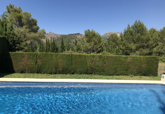 villa junto al golf la sella serviden, alquiler, la sella, deniaplaya.com, vacaciones rurales, hotel con encanto, senderismo, tenis, sakya, jardin albarda