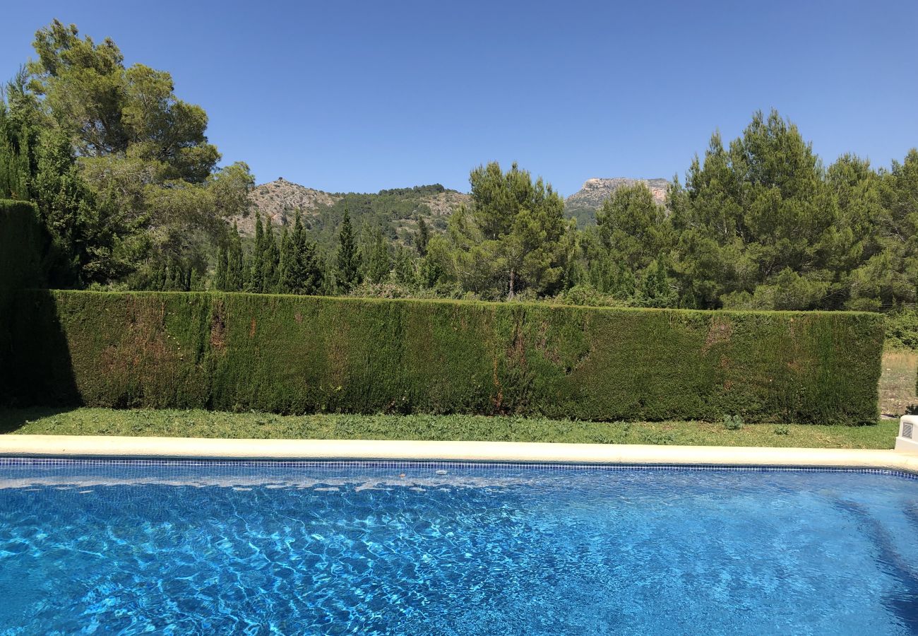 villa junto al golf la sella serviden, alquiler, la sella, deniaplaya.com, vacaciones rurales, hotel con encanto, senderismo, tenis, sakya, jardin albarda