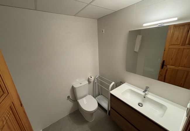 Baño con buena luz Baño con ducha