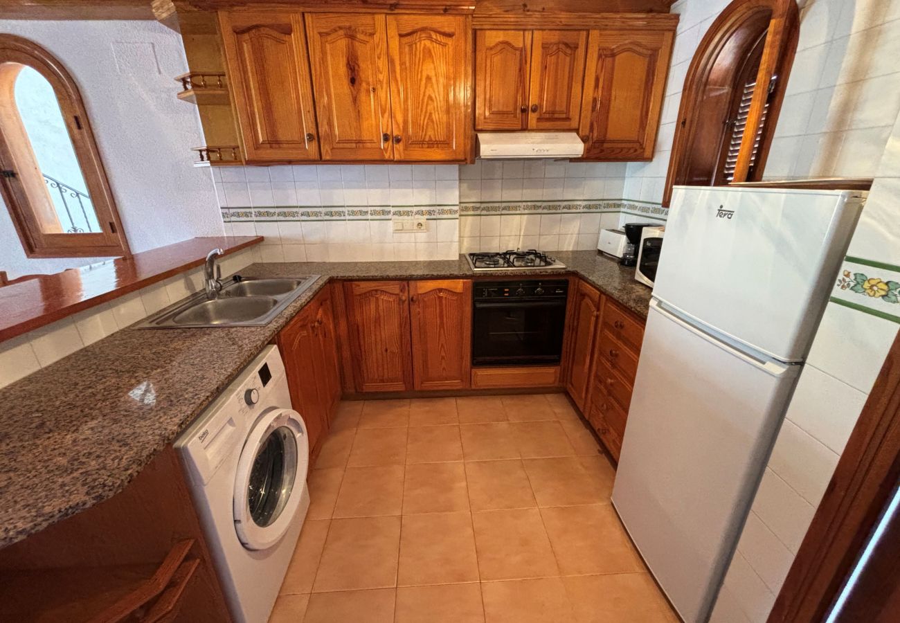 Cocina bien equipada Apartamento con lavadora en Denia