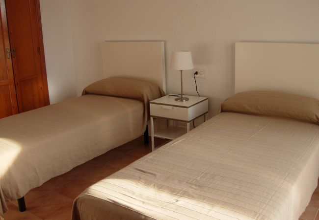 serviden - la sella - buganvilla serviden, alquiler, la sella, deniaplaya.com, vacaciones rurales, hotel con encanto, senderismo, tenis, sakya, jardin albarda