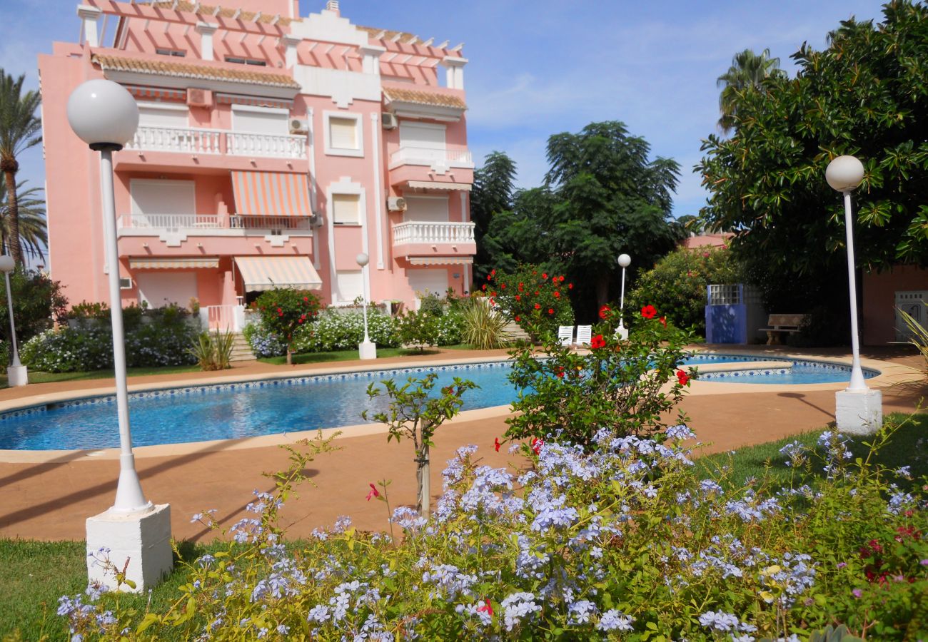 large garden Apartment with a large pool and close to the sea in Denia