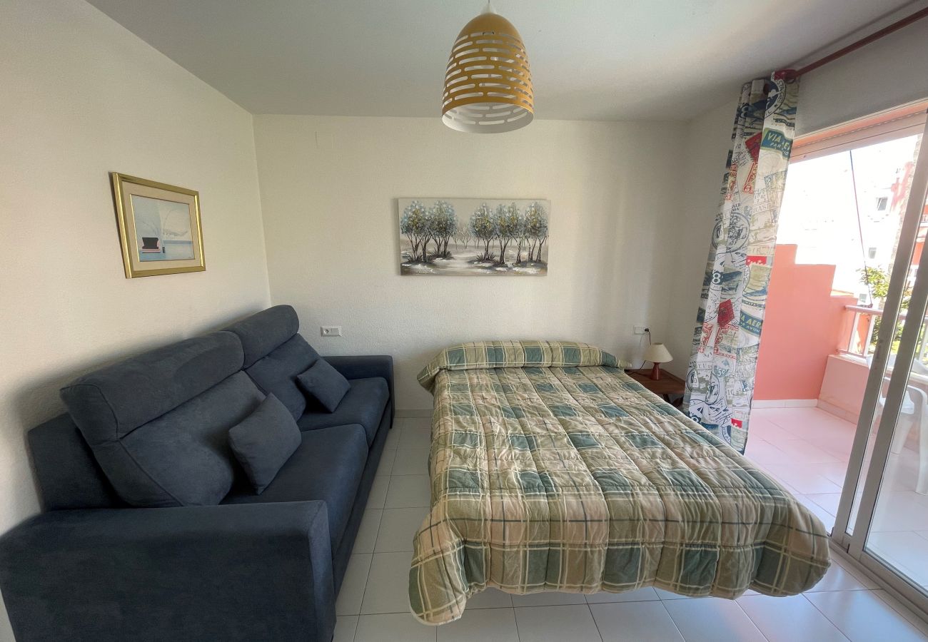 Room with outside light Room with balcony in Denia