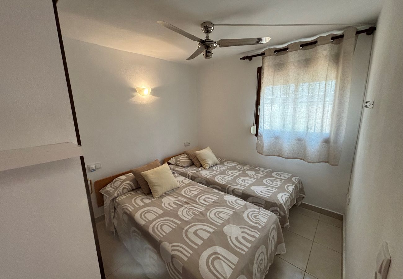 Chambre avec lumière extérieure Chambre double avec ventilateur près de la mer