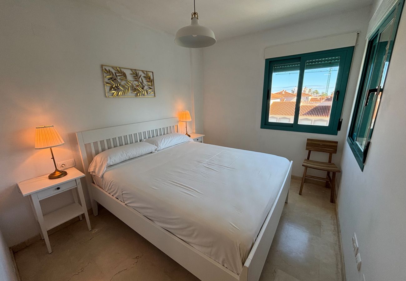 Chambre avec lumière extérieure Chambre avec lit double à Denia